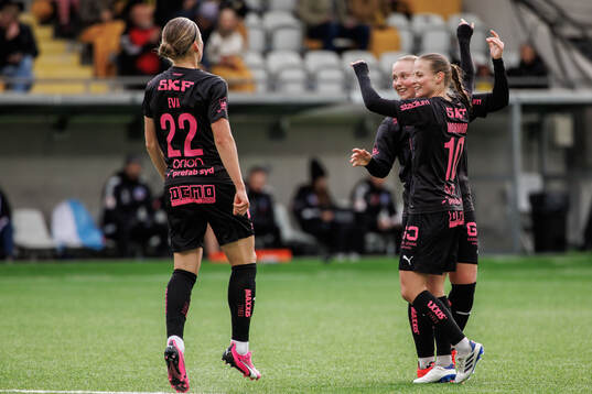 Häckens Anna Anvegård jublar