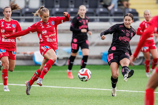Linköpings Sara Eriksson och Häckens Tabby Tindell
