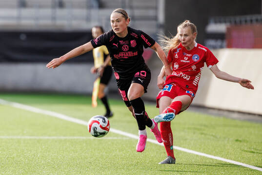 Häckens Paulina Nyström och Linköpings Malin Brenn
