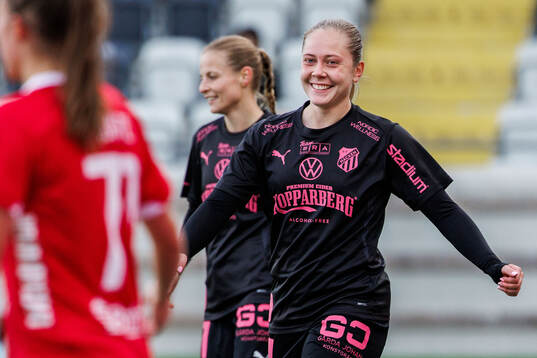 Häckens Alice Bergström jublar