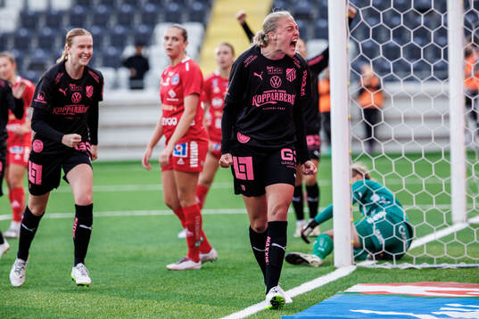 Häckens Elma Junttila Nelhage jublar