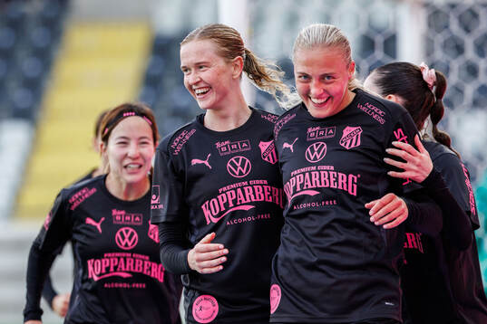 Häckens Emma Östlund och Elma Junttila Nelhage jublar