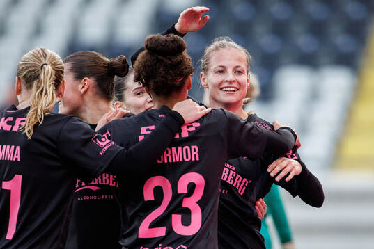 Häckens Anna Anvegård jublar