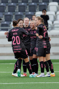 Häckens spelare jublar