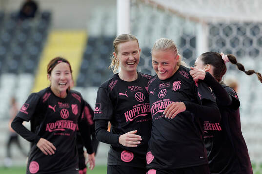 Häckens Elma Junttila Nelhage jublar