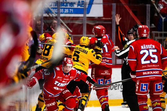 Spelarna bråkar