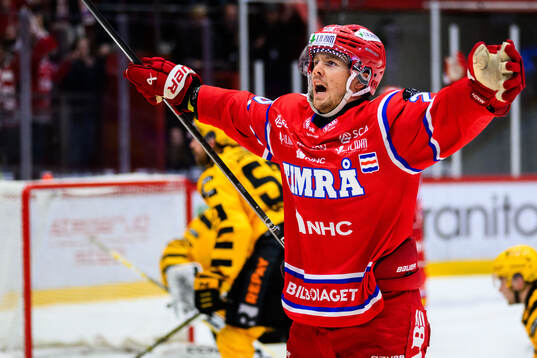 Timrås Filip Hållander jublar