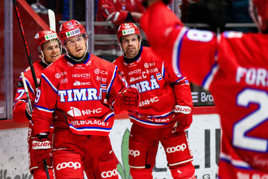 Timrås Filip Hållander jublar