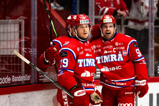 Timrås Filip Hållander jublar