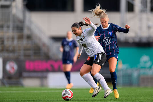 Örebros Amelia Olofsson och Malmö FFs Nellie Lilja