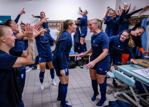 Malmö FFs spelare jublar i omklädningsrummet