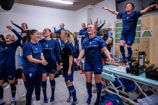 Malmö FFs spelare jublar i omklädningsrummet