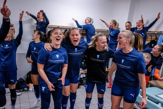 Malmö FFs spelare jublar i omklädningsrummet