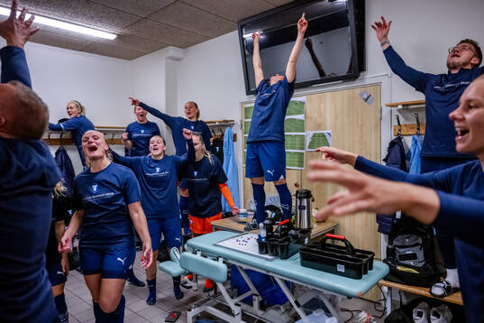 Malmö FFs Ema Paljevic jublar i omklädningsrummet