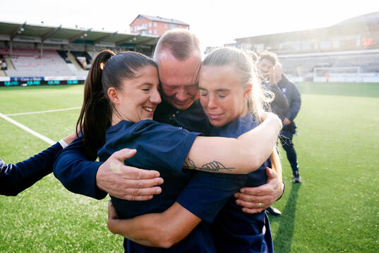 Malmö FFs Lovisa Wifvesson, lagledare Anders Nilsson och
