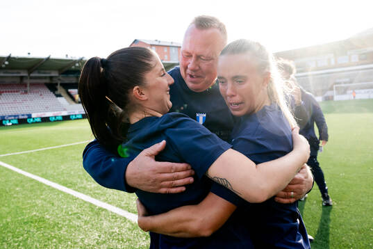 Malmö FFs Lovisa Wifvesson, lagledare Anders Nilsson och
