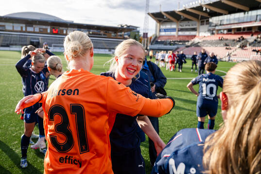 Malmö FFs Stella Malmros jublar över avancemanget till