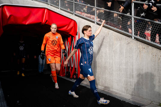 Malmö FFs målvakt Kathrine Østergaard Larsen och Ema
