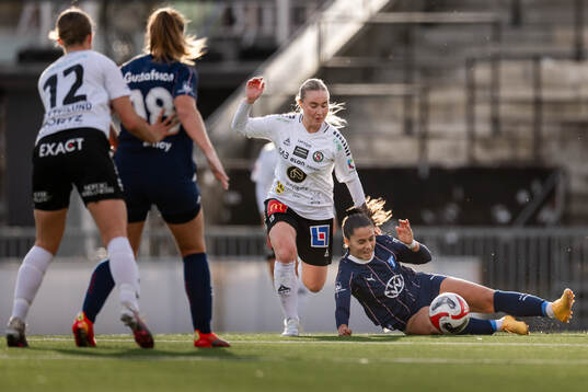 Örebros Nellie Törngren och Malmö FFs Ana Mafalda