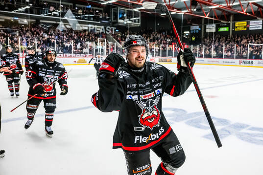 Nybros Anton Svensson jublar