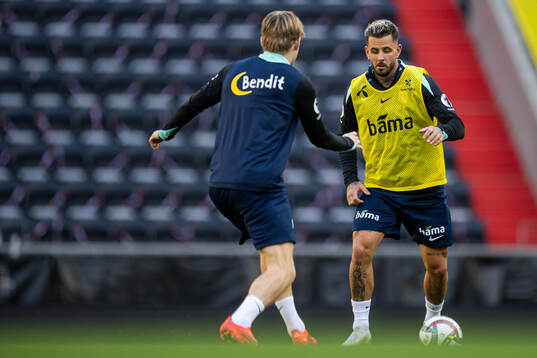 Jens Petter Hauge and Aron Dønnum of the Norwegian