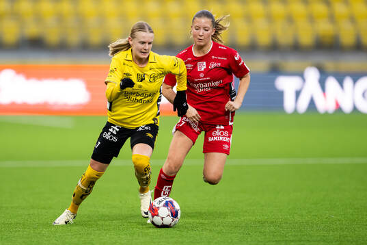 Elfsborgs Hanna Jiozon och Tyresös Filippa Pettersson