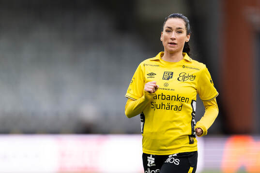 under fotbollsmatchen i Division 1 Mellersta mellan