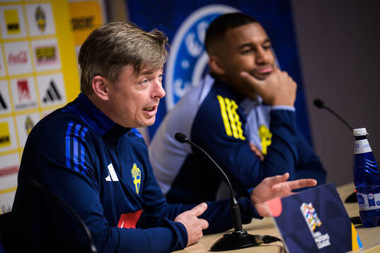 Head coach Jon Dahl Tomasson of the Swedish men's national