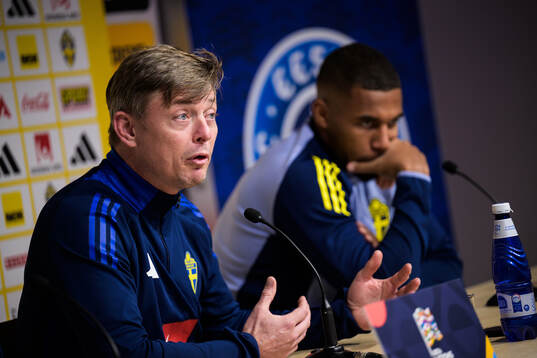 Head coach Jon Dahl Tomasson of the Swedish men's national