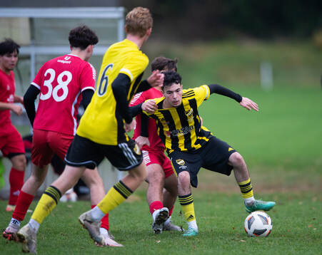 IFK Hässleholms Albion Dibrani i matchen i U19 mellan IFK