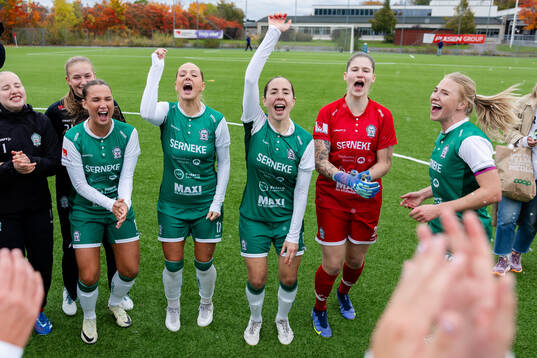 Alingsås spelare jublar