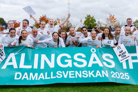 Alingsås spelare jublar