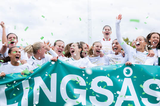 Alingsås spelare jublar