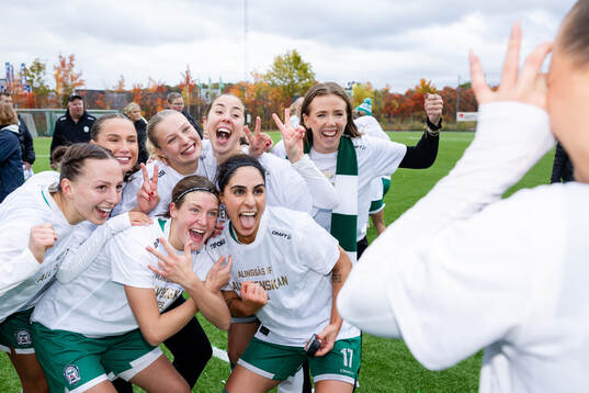 Alingsås spelare jublar