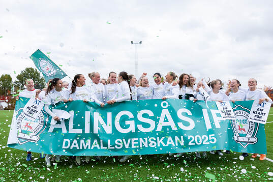 Alingsås spelare jublar