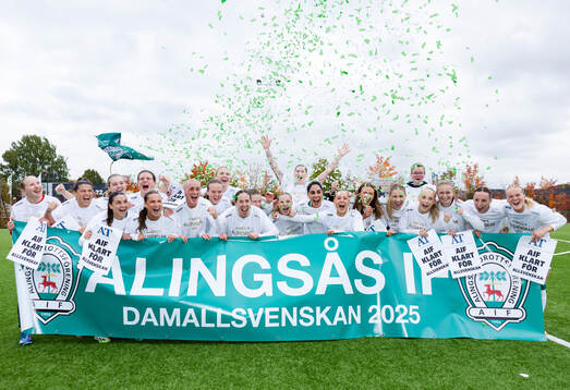 Alingsås spelare jublar