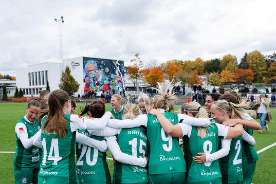 Alingsås spelare jublar