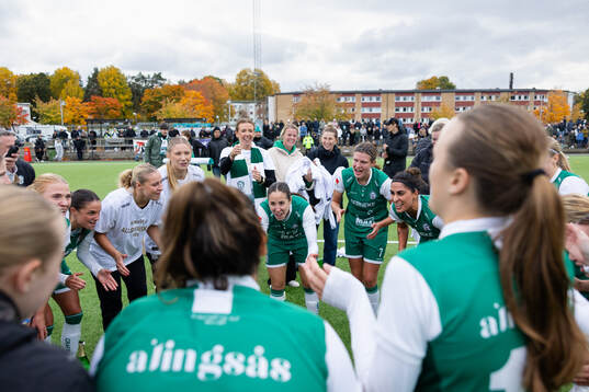 Alingsås spelare jublar över avancemanget till