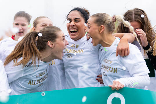 Alingsås spelare jublar över avancemanget till