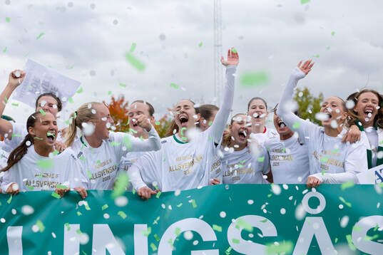 Alingsås spelare jublar över avancemanget till