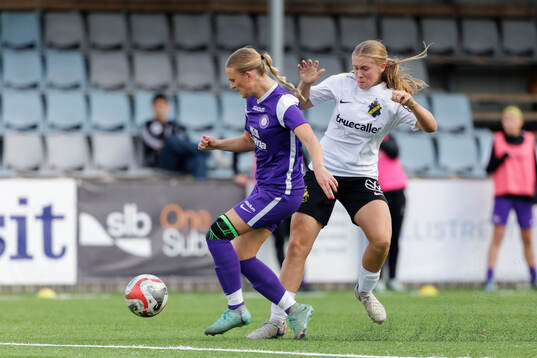 Jitexs Stella Johansson och AIKs Aleksandra Bogucka