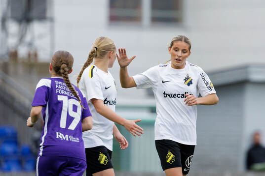 AIK under fotbollsmatchen i Svenska Spel F19 mellan Jitex