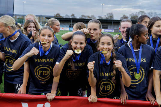 AIK F19 firar guldet
