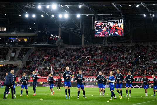 Erling Braut Haaland and teammates of Norway warm up
