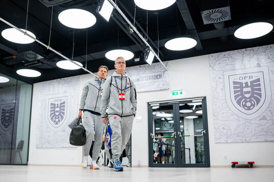 Sander Berge and Are Hokstad, team manager of Norway, arrive