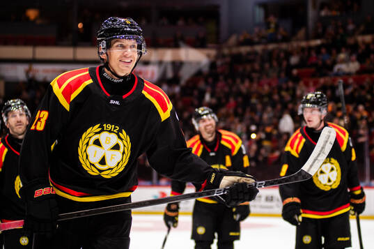 Brynäs Oskar Lindblom jublar