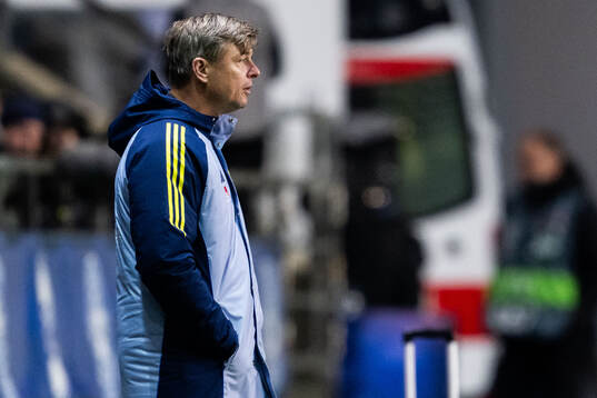Head coach Jon Dahl Tomasson of Sweden