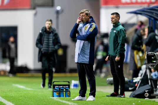 Head coach Jon Dahl Tomasson of Sweden