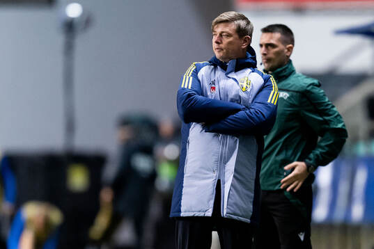Head coach Jon Dahl Tomasson of Sweden