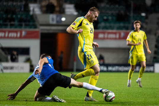 Rasmus Peetson of Estonia and Dejan Kulusevski of Sweden